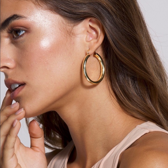 Your Favorite Bold Gold Hoop Earrings - Picture 3 of 11